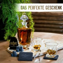 Whisiskey - Whisky Karaffe – Twisted Dekanter Set - Whiskey Karaffe Set - 1000ML - Geschenke Für Männer - Inkl. 8 Whisky Steine, Zange & 2 Whisky Gläser -Küchenzauber Günstiges Geschäft 1f8633169e6cef22d3f77ee1bc0799e5