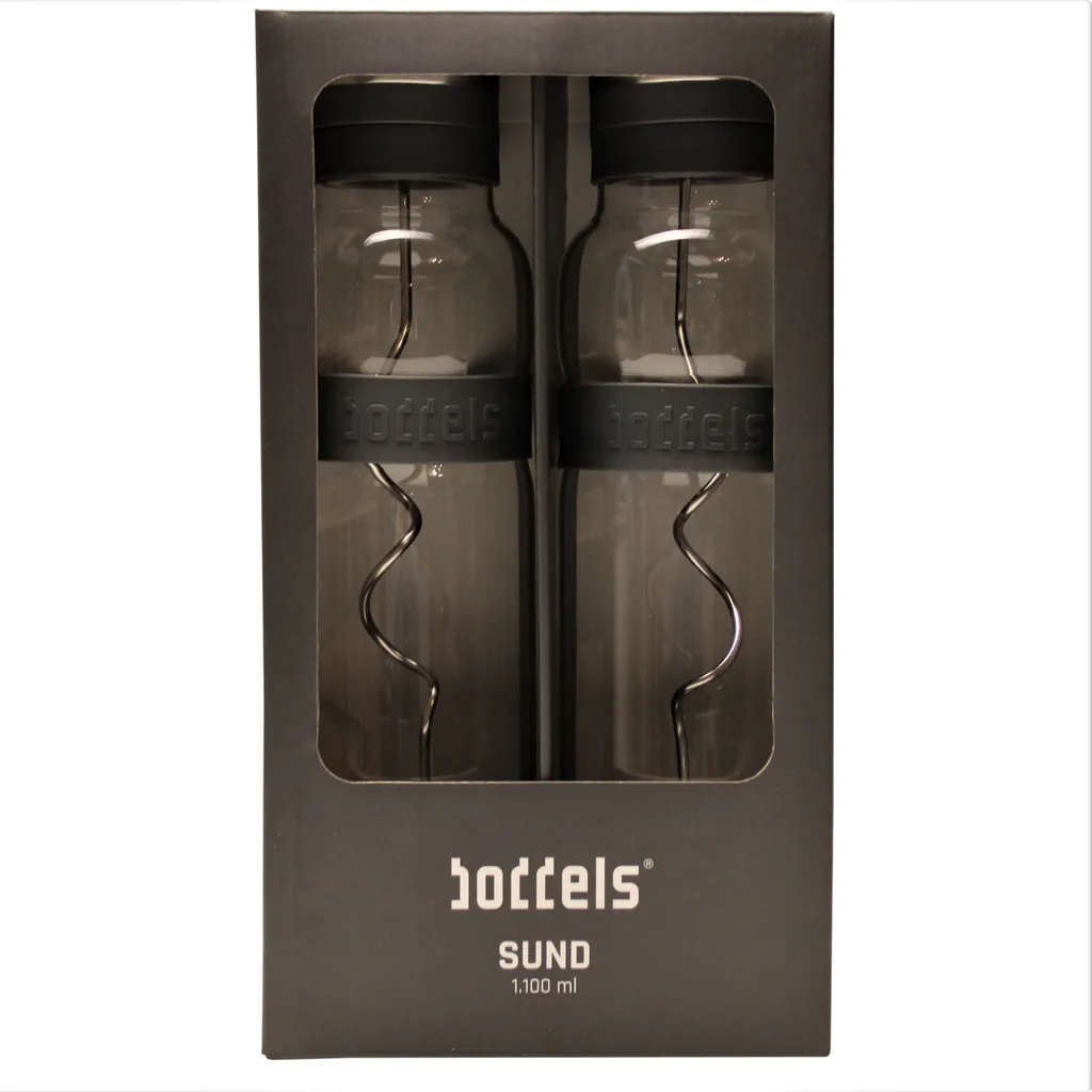 2er Set Glaskaraffen Mit Deckel - BODDELS SUND Wasserkaraffe Mit Fruchtspieß Und Filter 1,1L Anthrazit 5 2er Set Glaskaraffen Mit Deckel - BODDELS SUND Wasserkaraffe Mit Fruchtspieß Und Filter 1,1L Anthrazit – Bild 5