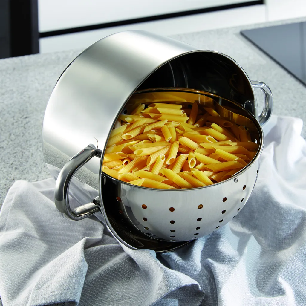 BEYOND® Edelstahl Kochtopf 24 Cm, Mit Glasdeckel Und Herausnehmbarem Siebeinsatz 9 BEYOND® Edelstahl Kochtopf 24 Cm, Mit Glasdeckel Und Herausnehmbarem Siebeinsatz – Bild 9