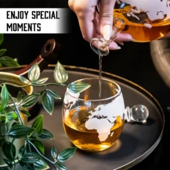 Whisiskey - Whisky Karaffe - Geschenke Für Männer - Komplette Whiskey Set - Globus - 900ML – Inkl. 4 Whisky Steine, 4 Whisky Gläser & Ausgießer - Whisky Dekanter – Whiskygläser - Natursteine -Küchenzauber Günstiges Geschäft 95823dbaa38fd3a221805454c42b5f82