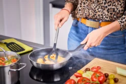 Rösle RÖSLE Basic Line Bratpfanne Ø 20 Cm, Edelstahl 18/10, Mit Antihaftversiegelung ProPlex, Schüttrand, Induktions- Und Spülmaschinengeeignet 6 Rösle RÖSLE Basic Line Bratpfanne Ø 20 Cm, Edelstahl 18/10, Mit Antihaftversiegelung ProPlex, Schüttrand, Induktions- Und Spülmaschinengeeignet -Küchenzauber Günstiges Geschäft a8584fb9bf7e9eec8c00d9070e64a6d6