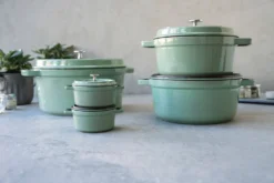 STAUB Cocotte Rund 28 Cm Salbei 15 STAUB Cocotte Rund 28 Cm Salbei -Küchenzauber Günstiges Geschäft b0306b3cc62360fb345968c69ee5e3e8