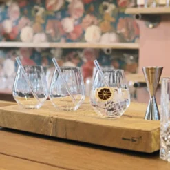 Nachtmann Tastes Good Vorteilsset 4 Gin Tonic Gläser + 4 Glastrinkhalme + Reinigungsbürste -Küchenzauber Günstiges Geschäft ba512386bc12f03ba0c824ca45c7ef6d