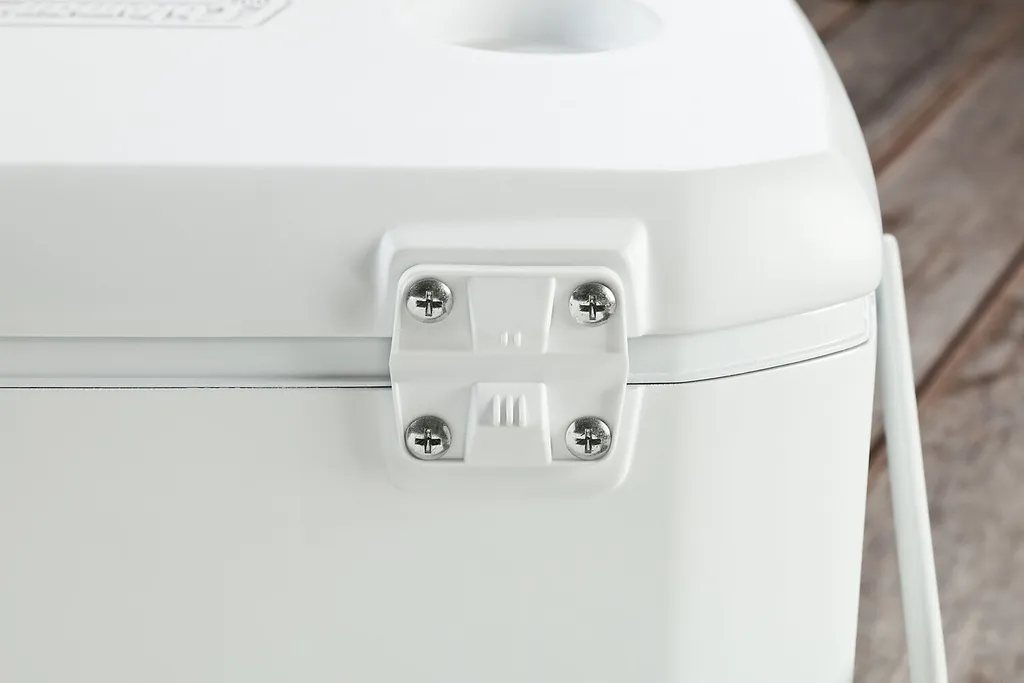 Coleman Xtreme Marine 26 L Kühlbox Weiß Hohe Kühlleistung Stabiler Tragegriff 3 Coleman Xtreme Marine 26 L Kühlbox Weiß Hohe Kühlleistung Stabiler Tragegriff – Bild 3