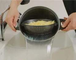 Genius World´s Greatest Pot | Topf Mit Siebeinsatz Ø 25 Cm | Set 3-tlg.; A24655 -Küchenzauber Günstiges Geschäft c6d842ba6a9f36444c1a5dd88c1137db